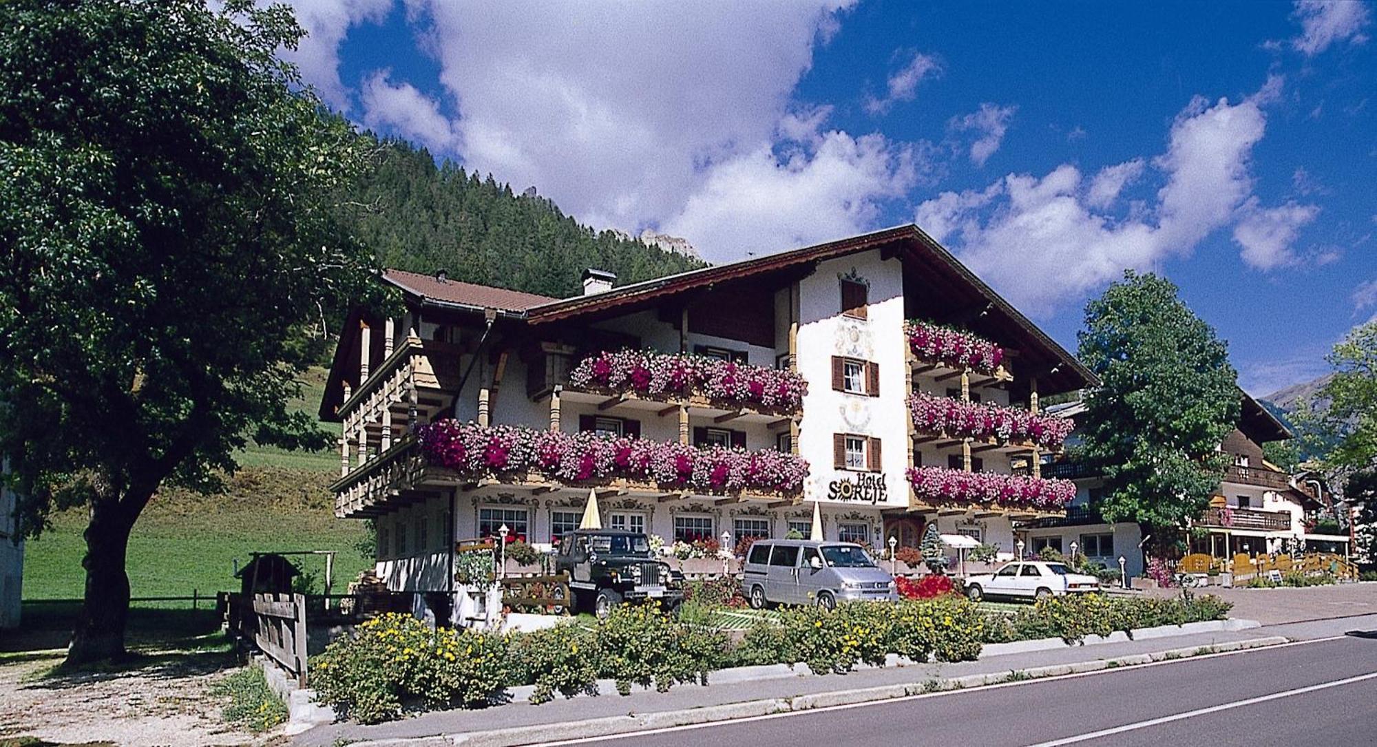 Hotel Garni Soreie Pozza di Fassa Exterior foto