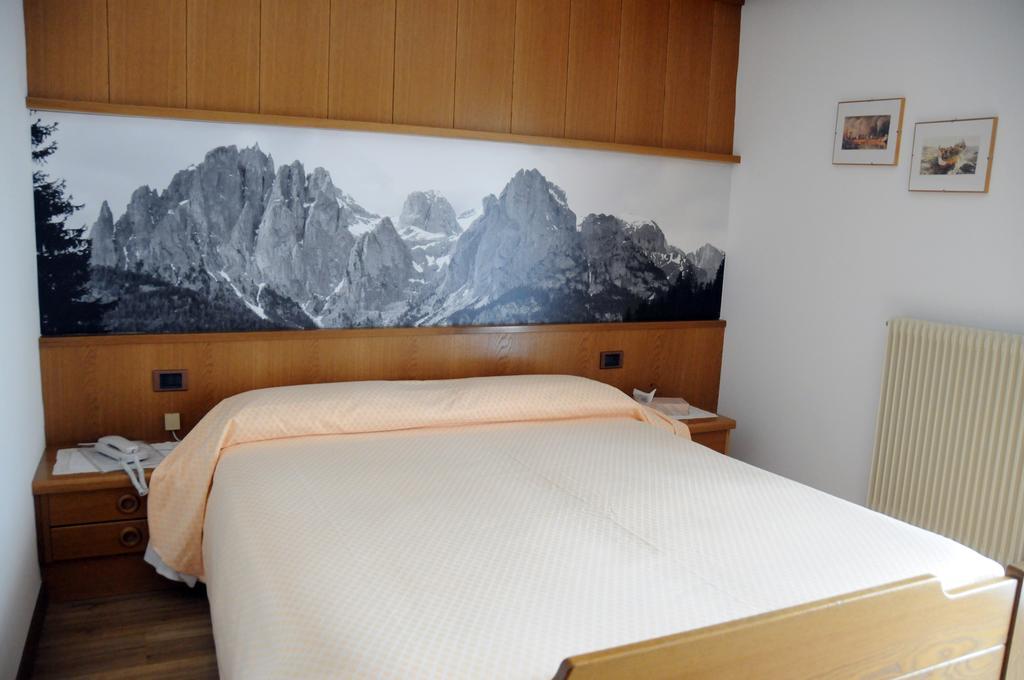 Hotel Garni Soreie Pozza di Fassa Exterior foto