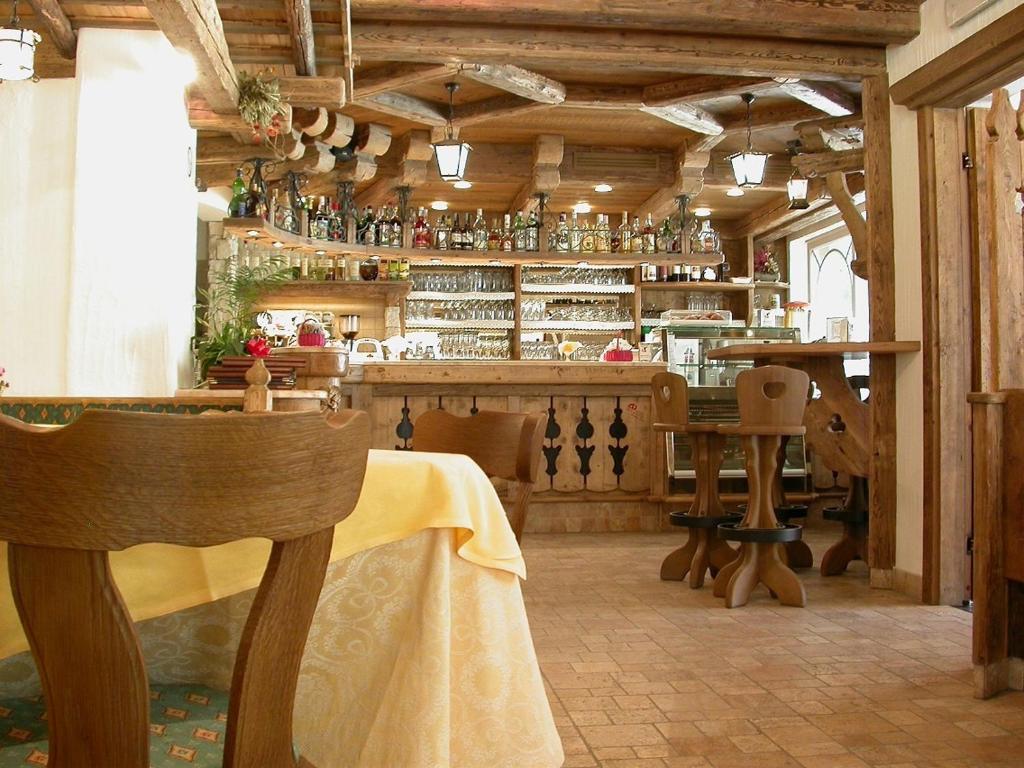Hotel Garni Soreie Pozza di Fassa Exterior foto