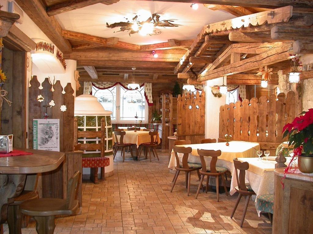 Hotel Garni Soreie Pozza di Fassa Exterior foto