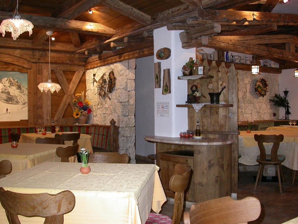 Hotel Garni Soreie Pozza di Fassa Exterior foto