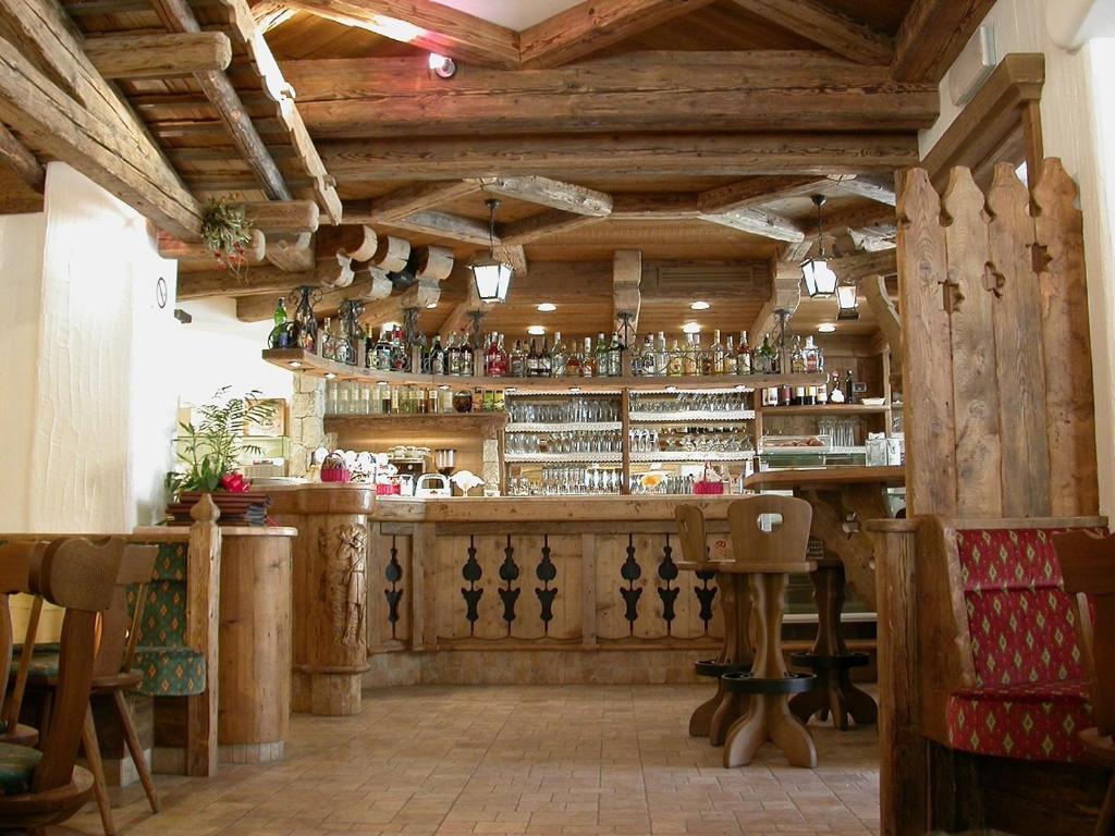 Hotel Garni Soreie Pozza di Fassa Exterior foto