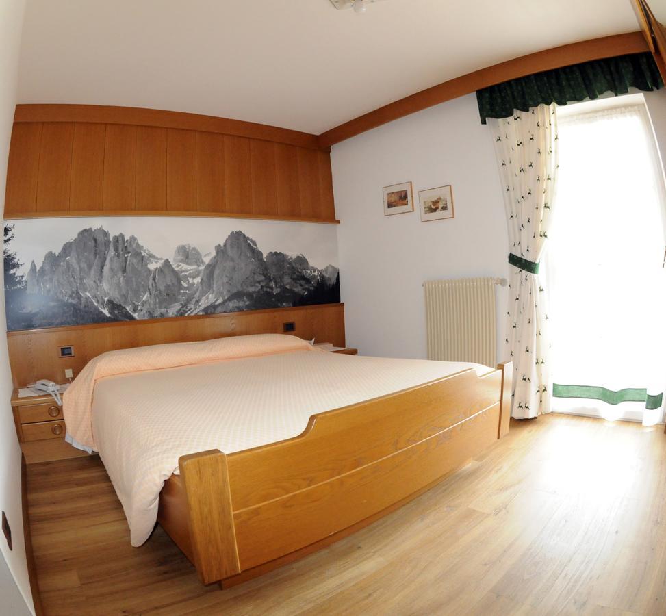 Hotel Garni Soreie Pozza di Fassa Exterior foto